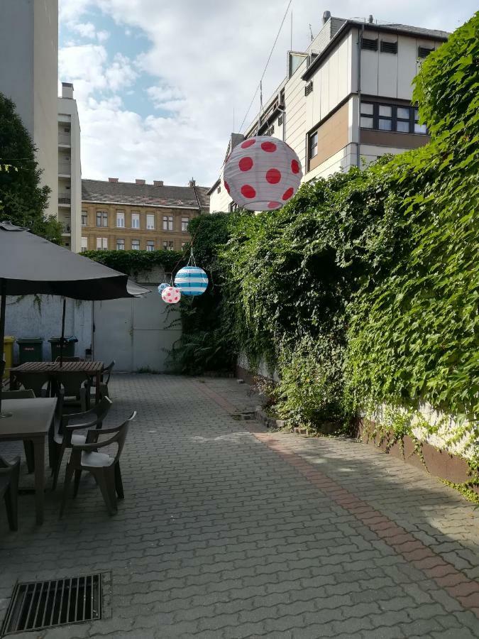 East Side Hostel Budapest Eksteriør bilde